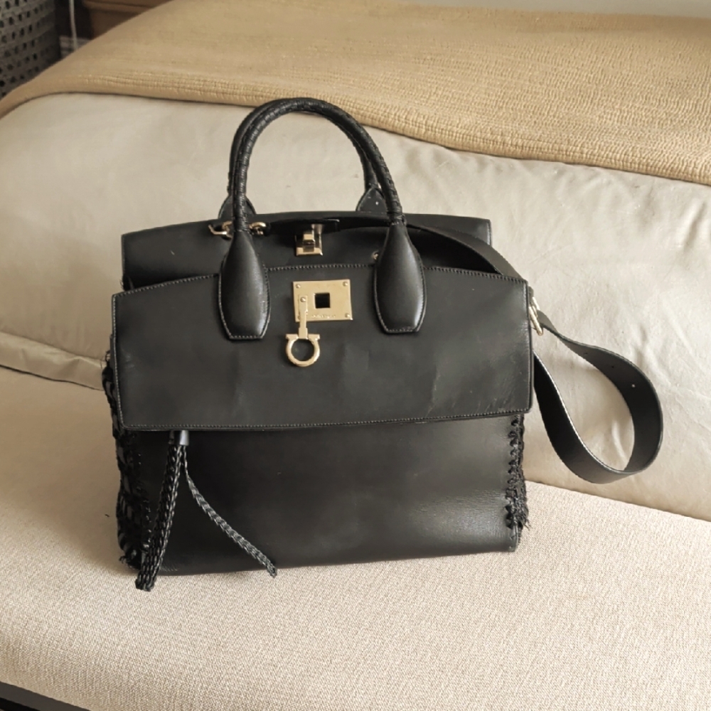 Elegant Black Leather Ferragamo Studio Handbag With Raffia Detailing On Sides